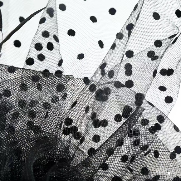 💕Wedding Bridal Hair clip in white. Mesh Ribbon and feathers. - Picture 7 of 8